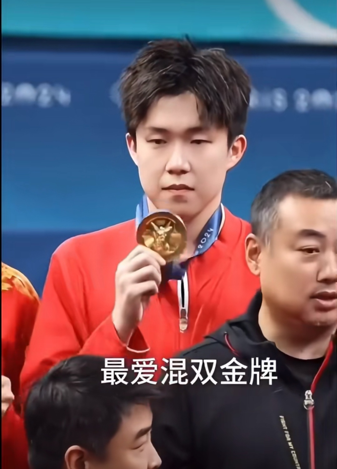 选手因个人突出表现而辉煌夺取金牌